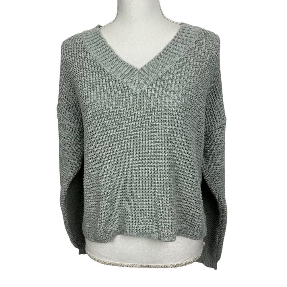 C+D+M Women’s Pullover Sweater Sz Medium Color Gray V-neck Loose Knit Stretch LS